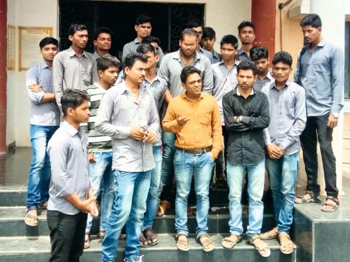 Students and teachers got dispute between Shigela! | विद्यार्थी, प्राचार्यांमधील वाद पोहोचला शिगेला!